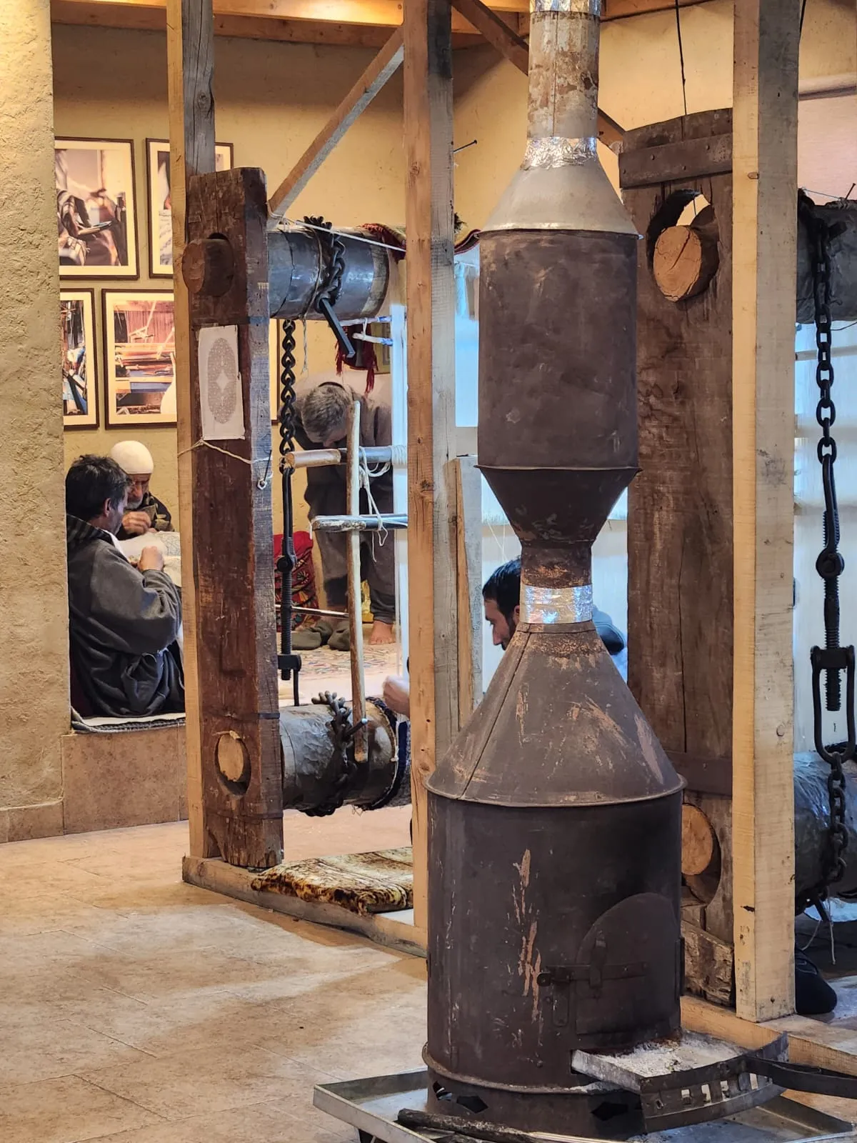 Interior del taller textil de Cachemira